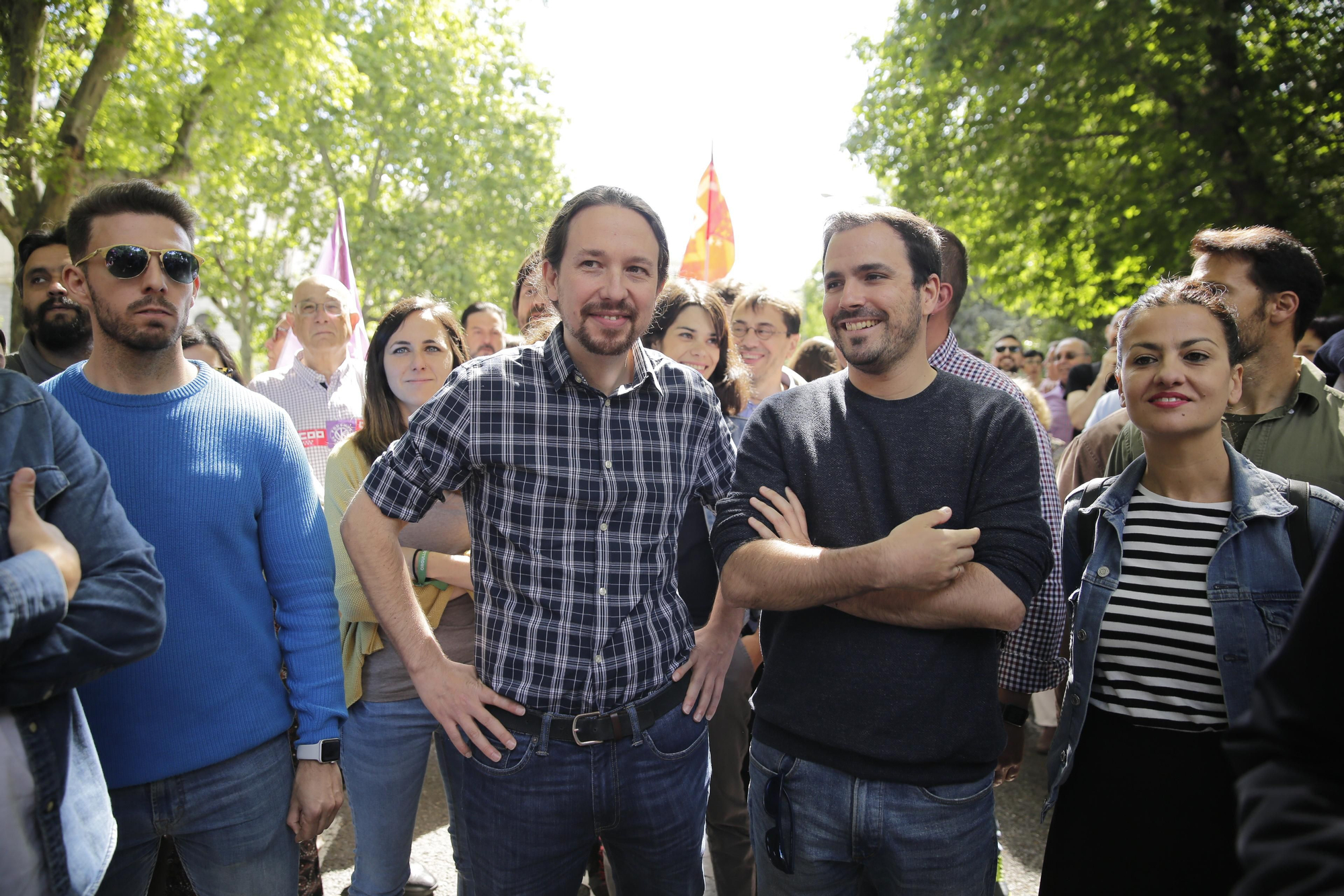 El secretario general de Podemos, Pablo Iglesias, junto al líder de Izquierda Unida, Alberto Garzón