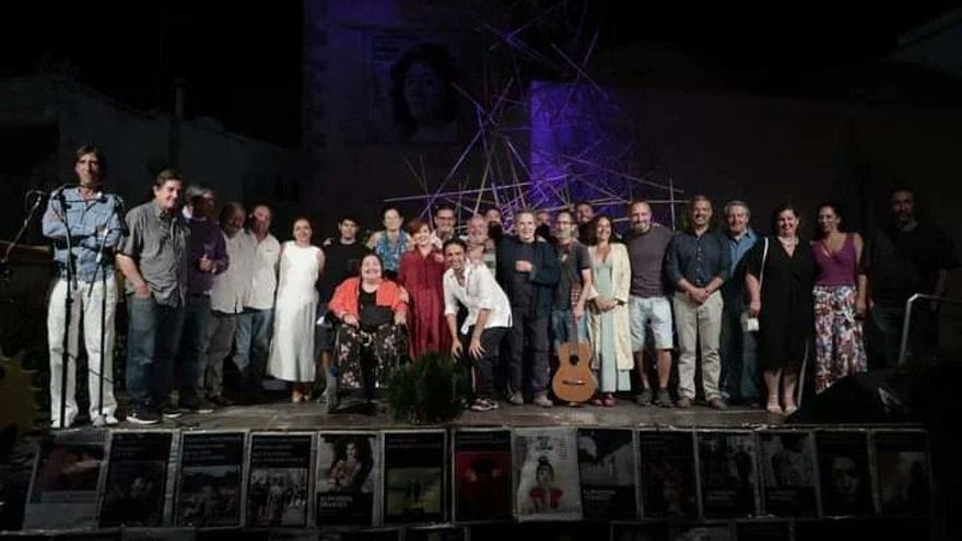 Retrato coral de Almudena Grandes, hija adoptiva de Rota