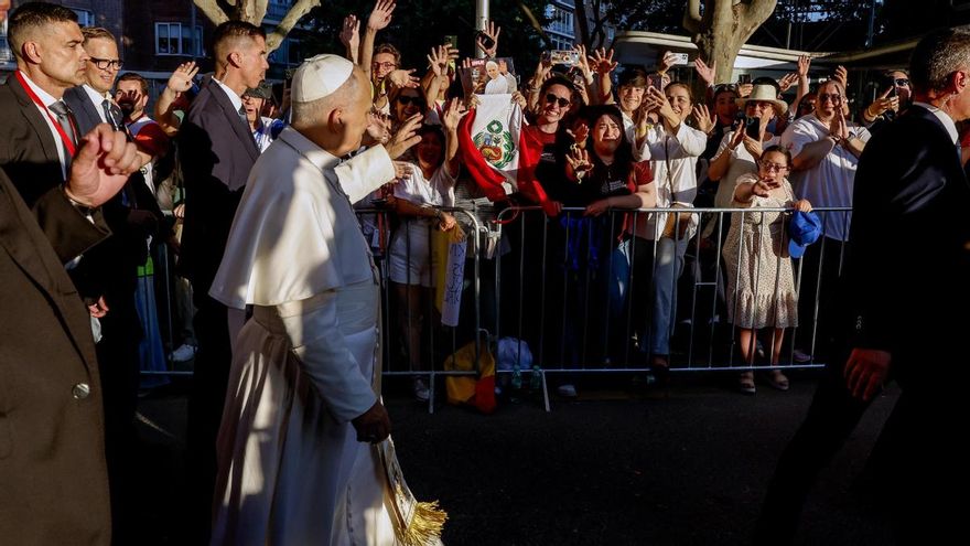 Los jóvenes católicos dan la bienvenida al Papa en la vigilia de Madrid: "Es el mayor 'influencer' en la sociedad actual"