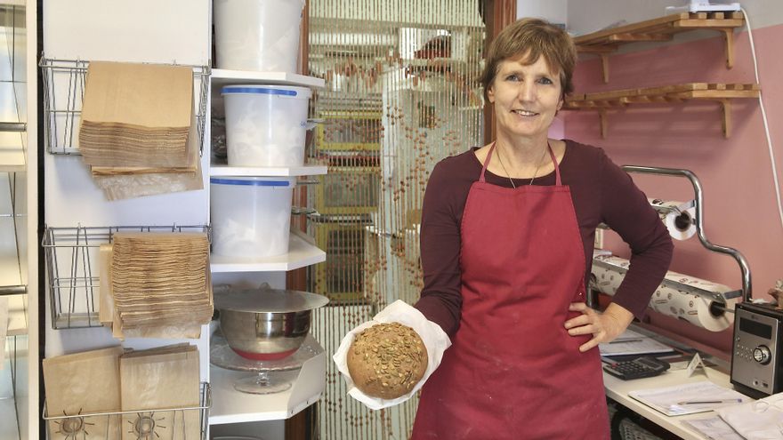 Martina, en su pastelería de El Paso. (ALEJANDRO RAMOS)