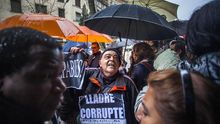 Los afectados por la hipoteca empiezan a llamar a la puerta de los diputados. /CARMEN SECANELLA