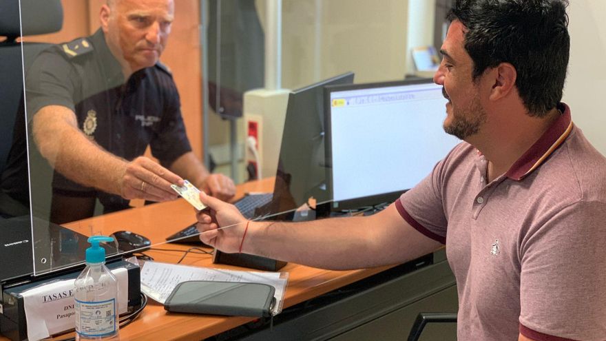 Descendientes extranjeros de españoles: los “sentimientos cruzados” del argentino Juan Manuel de Hoz al recibir su DNI