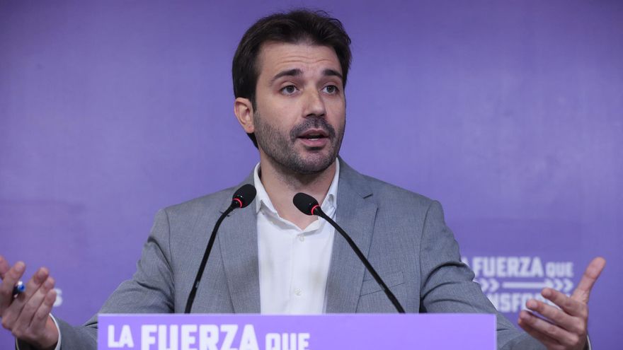 El portavoz de Podemos Javier Sánchez Serna durante una rueda de prensa. (ARCHIVO)