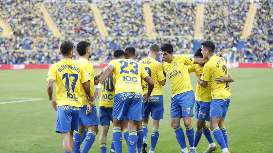 La UD Las Palmas vuelve a tropezar con el Racing
