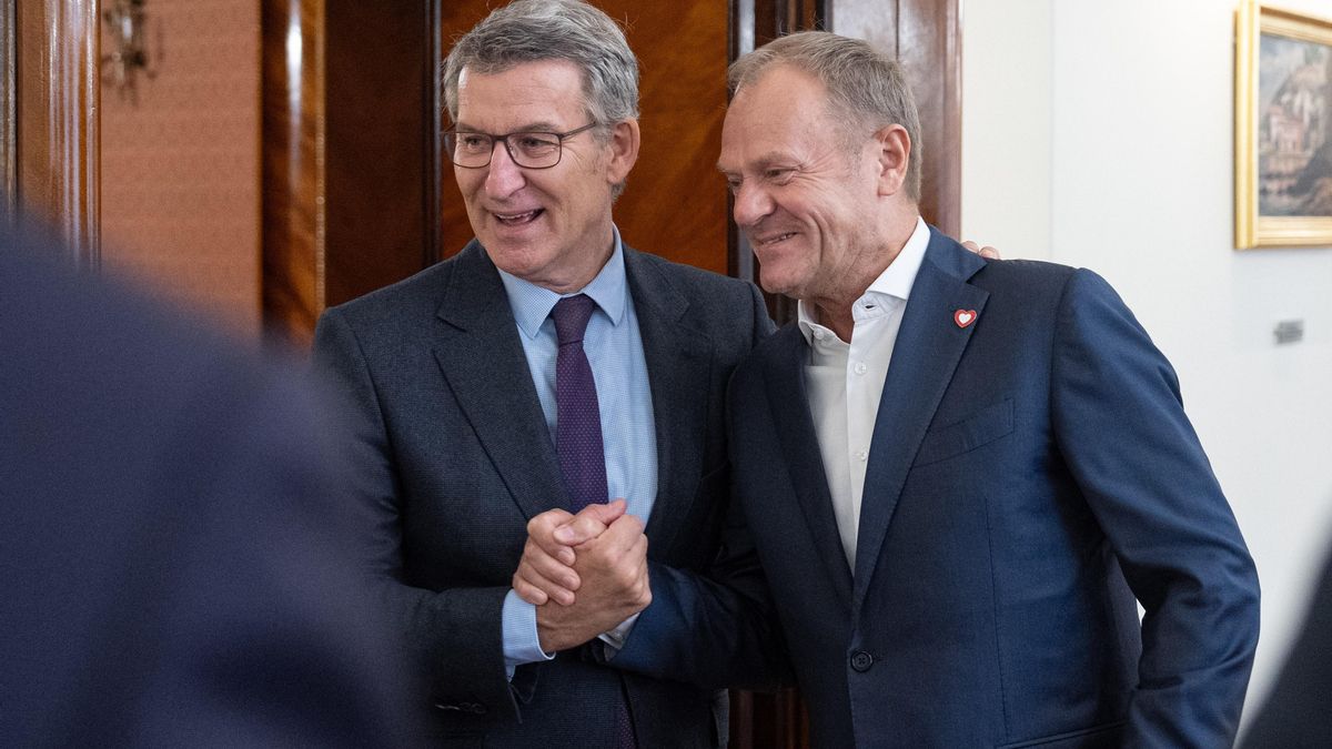 El líder del PP, Alberto Nuñez Feijóo, se reúne con el primer ministro de Polonia, Donald Tusk.