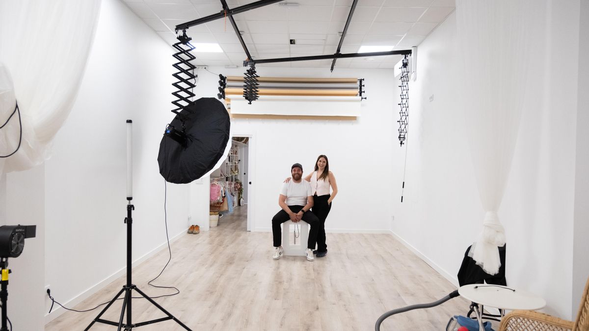 Pedro i Carol, en el seu negoci de fotografia de la Torre, recentment reformat.