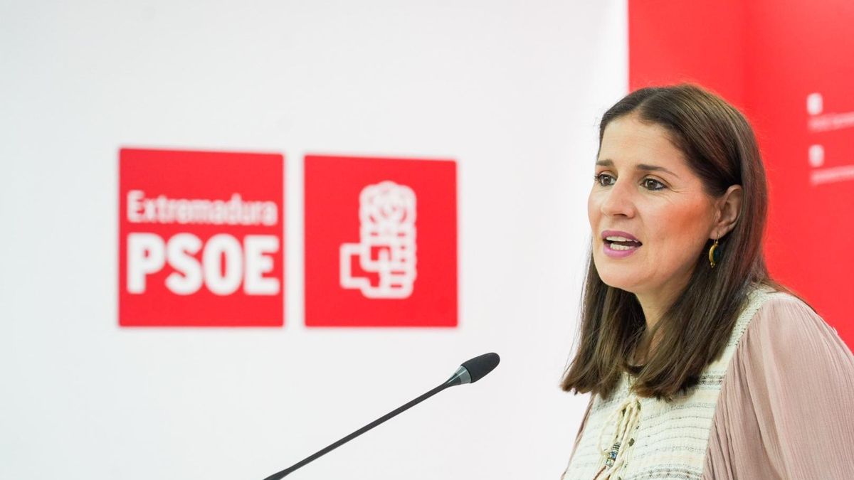 La portavoz del PSOE de Extremadura, Isabel Gil Rosiña