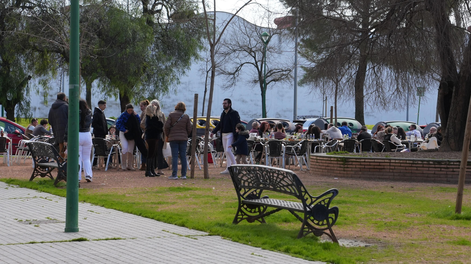 Los cordobeses se echan a la calle en este domingo de sol