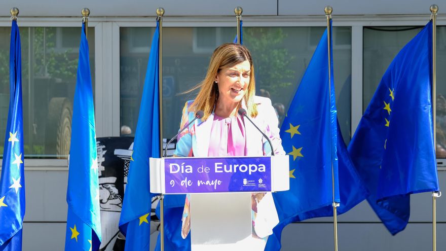 Archivo - La presidenta de Cantabria, María José Sáenz de Buruaga, preside el acto conmemorativo del Día de Europa del 2024