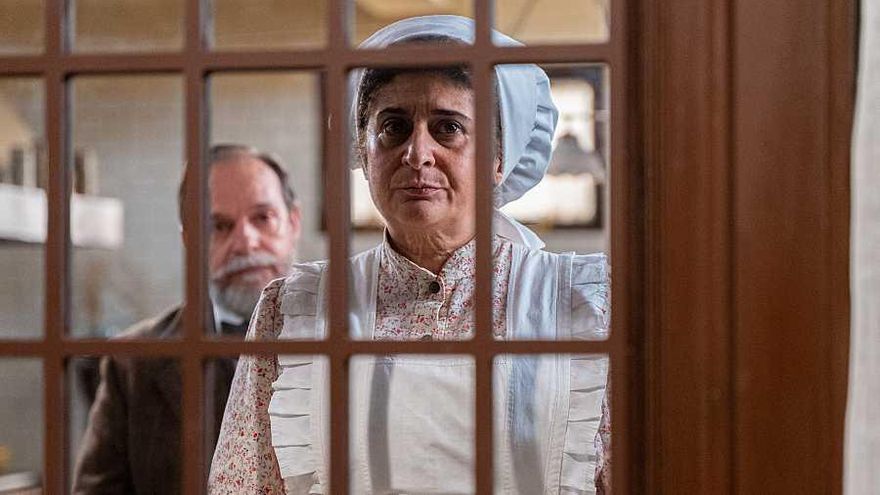 Carlos se disculpa con Candela en su vuelta a 'La Promesa'