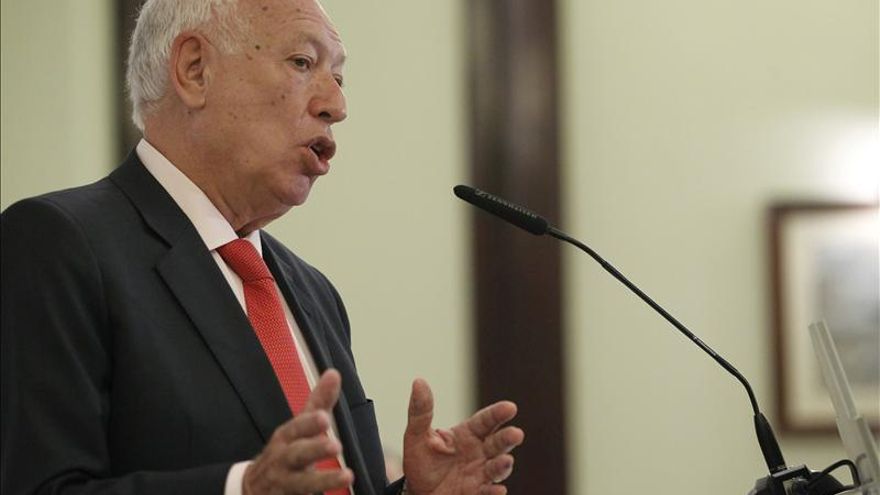 España pide disculpas a Morales si cree que hubo "malentendido" con su avión