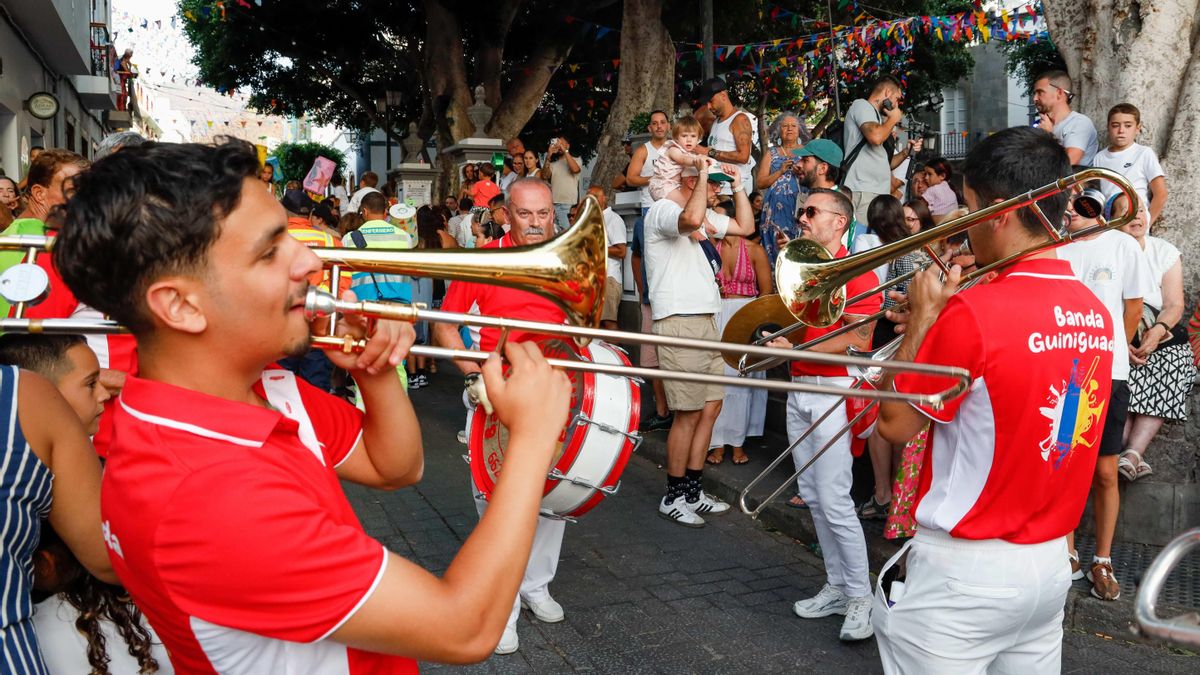 La Banda Guiniguada durante la Retreta Infantil de Agaete, celebrada este domingo 2 de agosto.