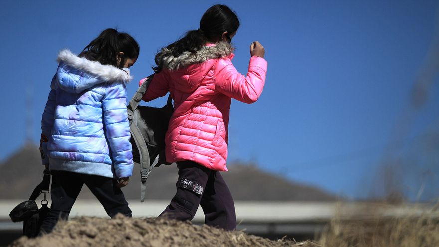 Niñas migrantes enfrentan graves peligros en su travesía a EEUU, alerta ONG