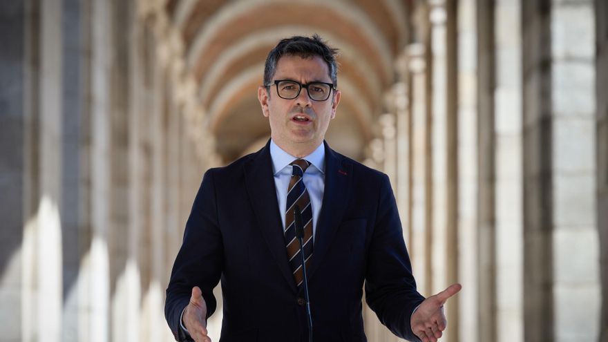 El ministro de la Presidencia, Justicia y Relaciones con las Cortes, Félix Bolaños, ofrece una rueda de prensa a su llegada a la inauguración de la muestra 'Más allá del realismo. Arte figurativo de China y España', en el Palacio Real de Madrid, a 12 de a