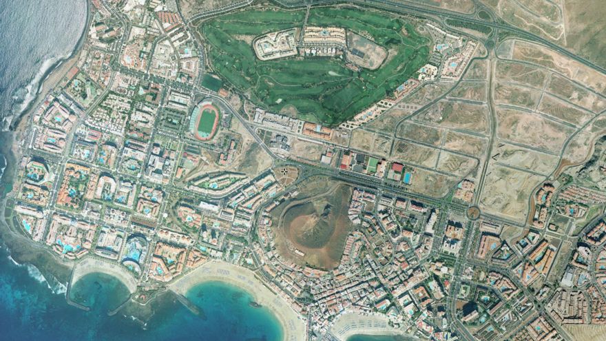 Imagen satelital de Golf las Américas (en verde) en una foto satelital de 2005