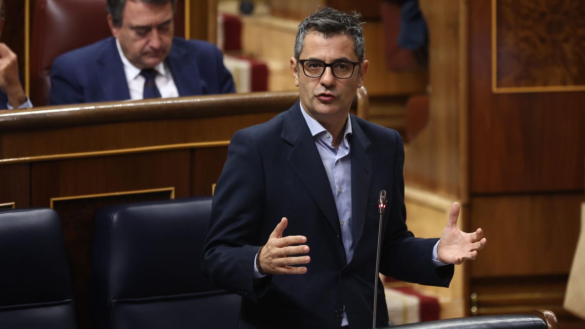El ministro de la Presidencia, Relaciones con las Cortes y Memoria Democrática, Félix Bolaños, interviene durante una sesión de control al Gobierno.