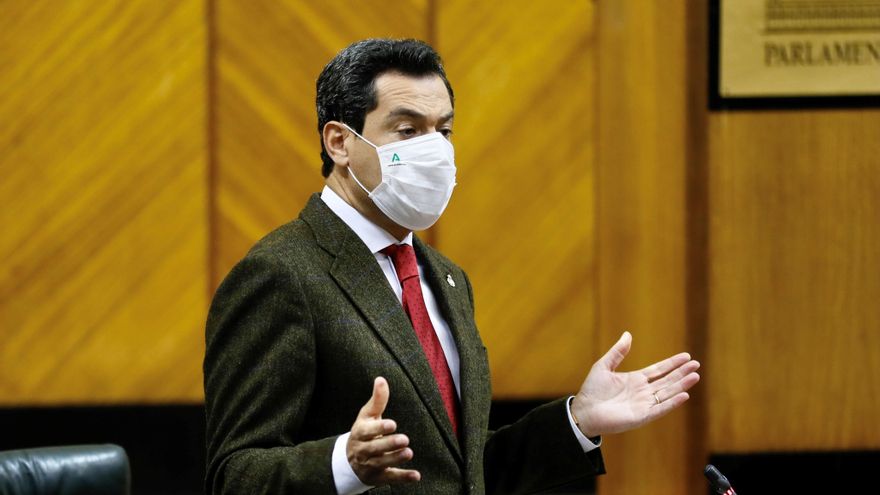 El presidente de la Junta de Andalucía, Juanma Moreno, durante su intervención en el pleno del Parlamento de Andalucía de Sevilla. EFE/José Manuel Vidal