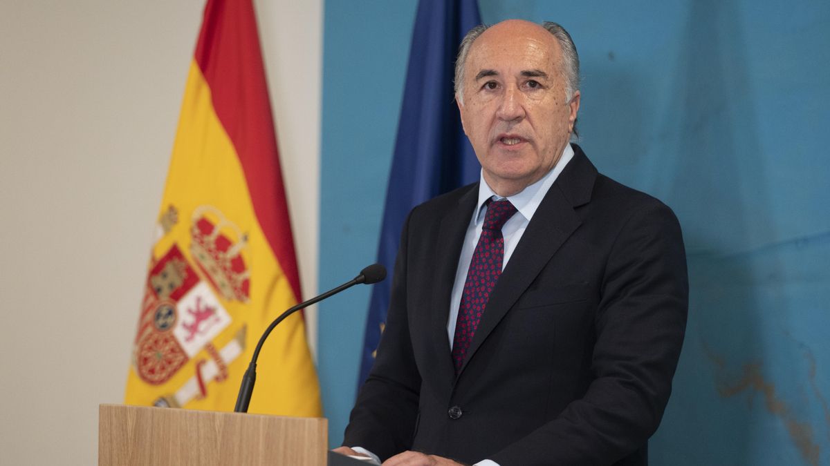 El alcalde de Algeciras suspende su militancia en el PP tras la denuncia contra él por acoso y malversación