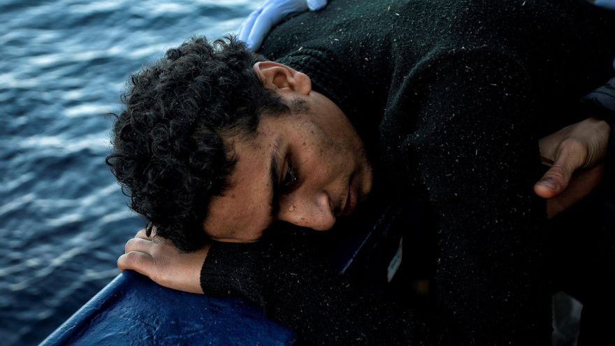 El barco de Médicos sin Fronteras con 322 migrantes desembarcará en Sicilia