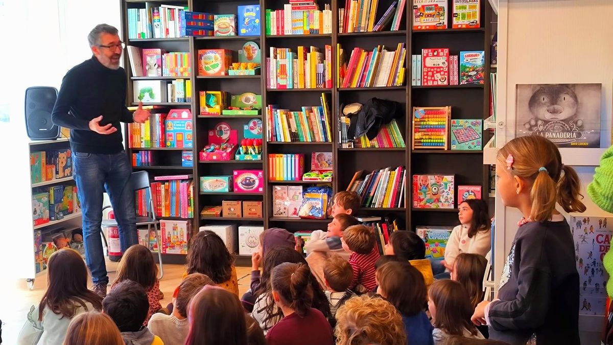 Una librería de barrio para 76.000 vecinos: Rayuela abre su segunda sede en Sevilla dentro del distrito Macarena