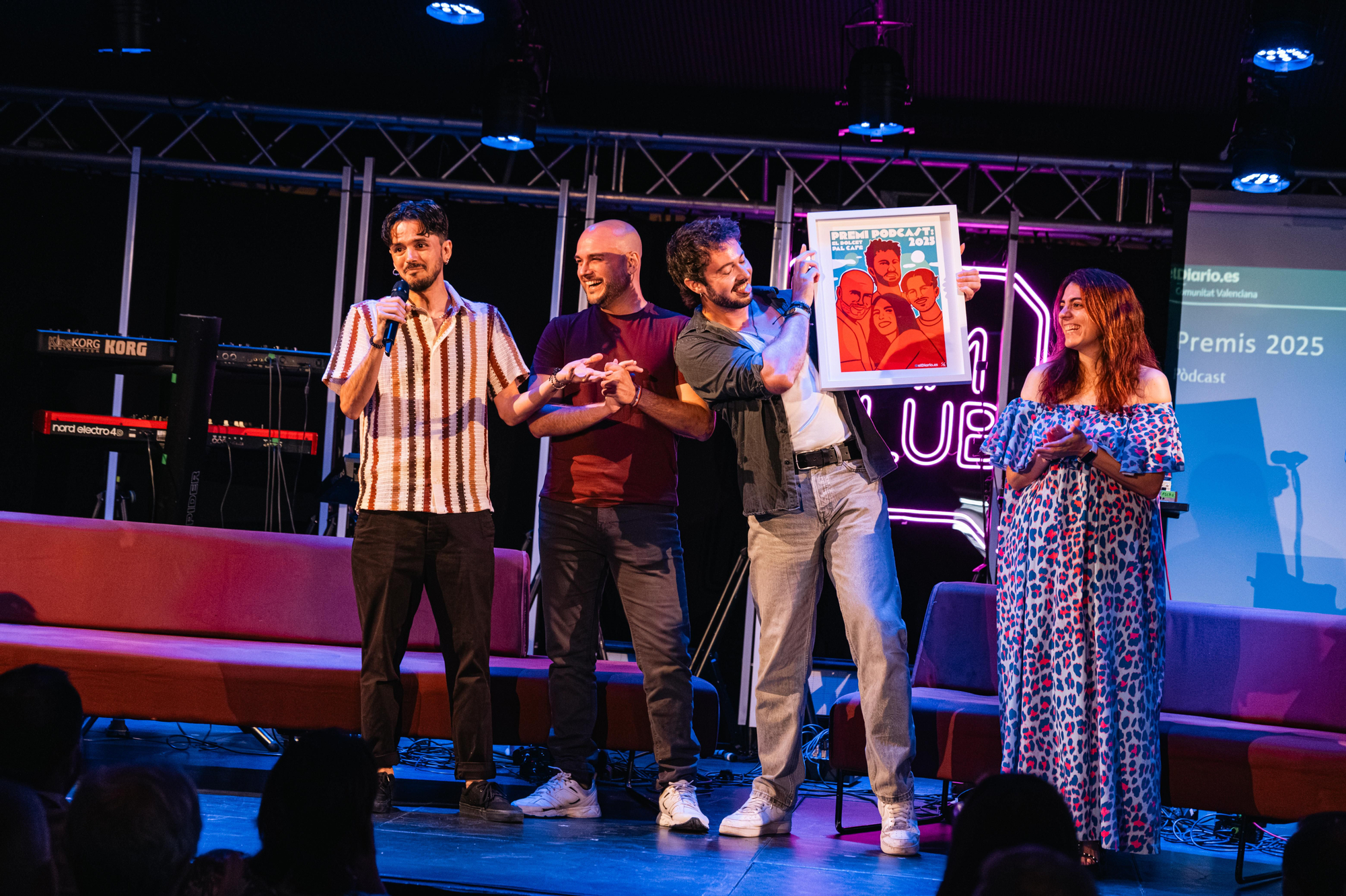 Els components d' 'El dolcet pal café', premi al millor podcast en valencià de la I Festa pel Valencià d'elDiario.es.