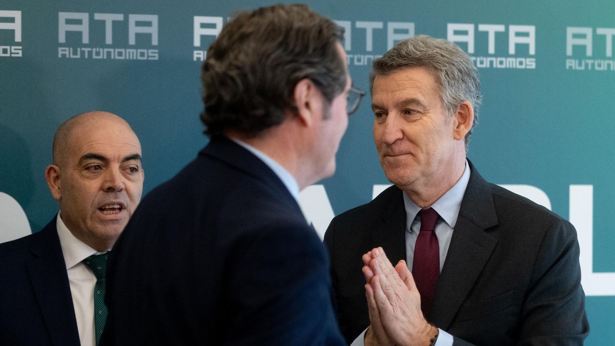 Antonio Garamendi, presidente de la CEOE, y Alberto Núñez Feijóo en un acto en Madrid en marzo de 2025.