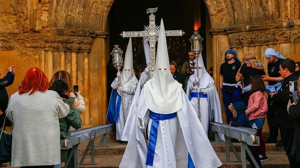 DIRECTO | Sigue el minuto a minuto de la salida de la Hermandad del Resucitado
