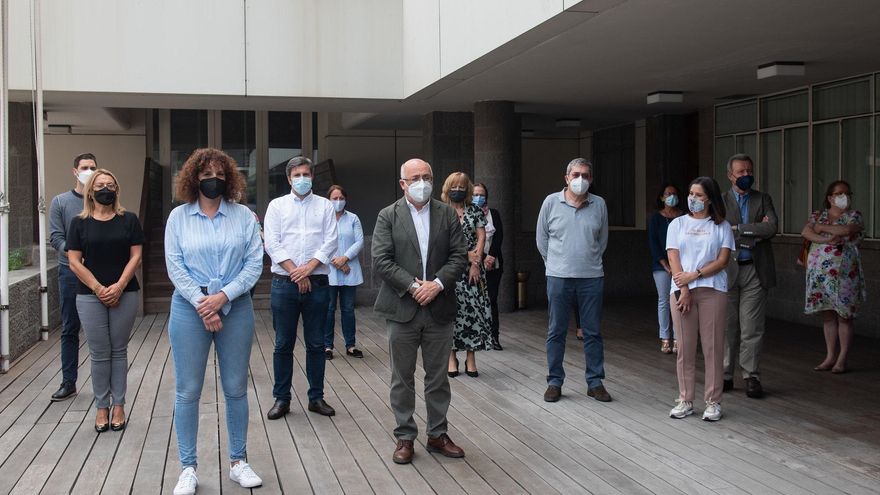 Minuto de silencio en el Cabildo de Gran Canaria por la mujer de 85 años asesinada.