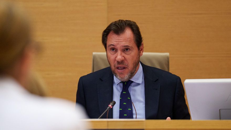 El ministro de Transportes y Movilidad Sostenible, Óscar Puente, comparece, a petición propia, en la Comisión de Transportes y Movilidad Sostenible, en el Congreso de los Diputados, a 4 de septiembre de 2025, en Madrid (España).