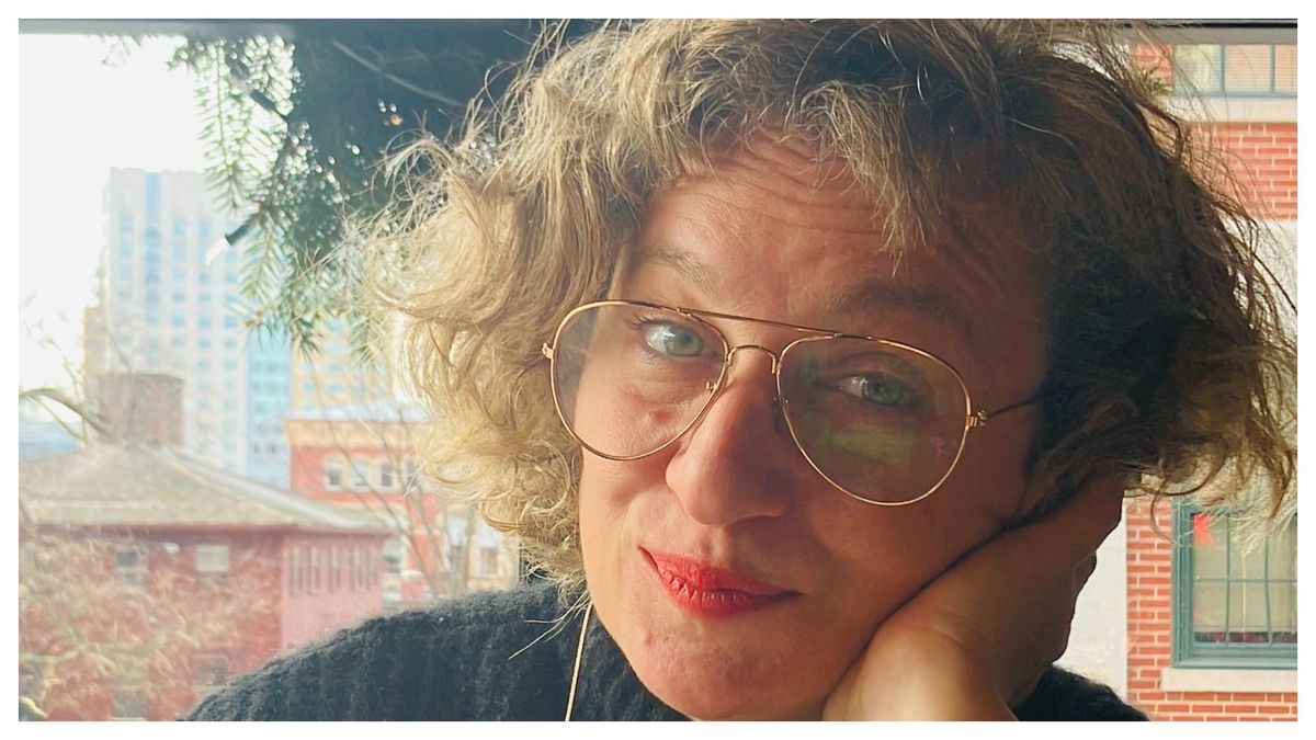 Borrelli Azara es autora de Océano (2015), Lecturas feministas I y II (2018-2021), Vidrio (2020), Hamaca paraguaya (2021), Cartas a jóvenes poetas (2023) y La pura calma (2024) y Aquí, Argentina (2025).