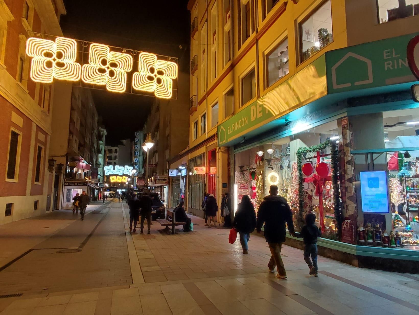 Las imágenes de cómo brilla la Navidad en el centro de León