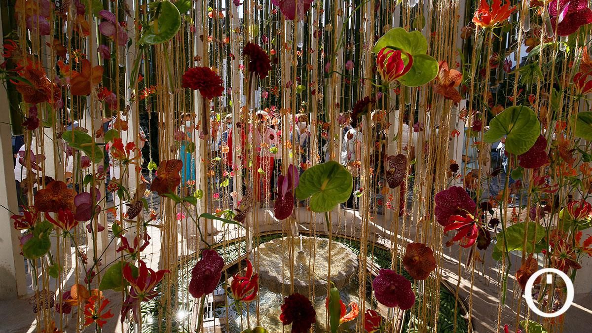 Instalación de Flora 2021 en el Palacio de Viana