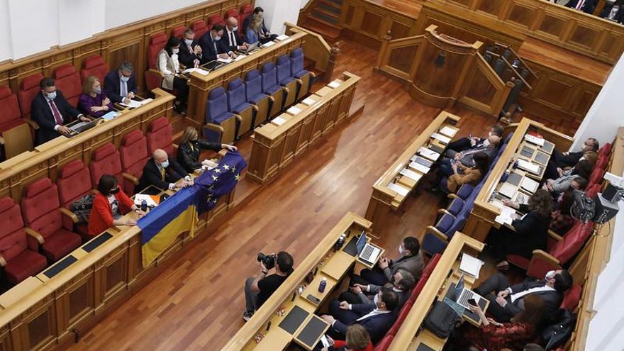 Page afronta su sexto debate sobre Castilla-La Mancha bajo la incógnita de su propuesta fiscal