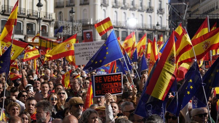 Cientos de miles de personas claman contra la amnistía en marchas convocadas por el PP a las que se ha sumado Vox