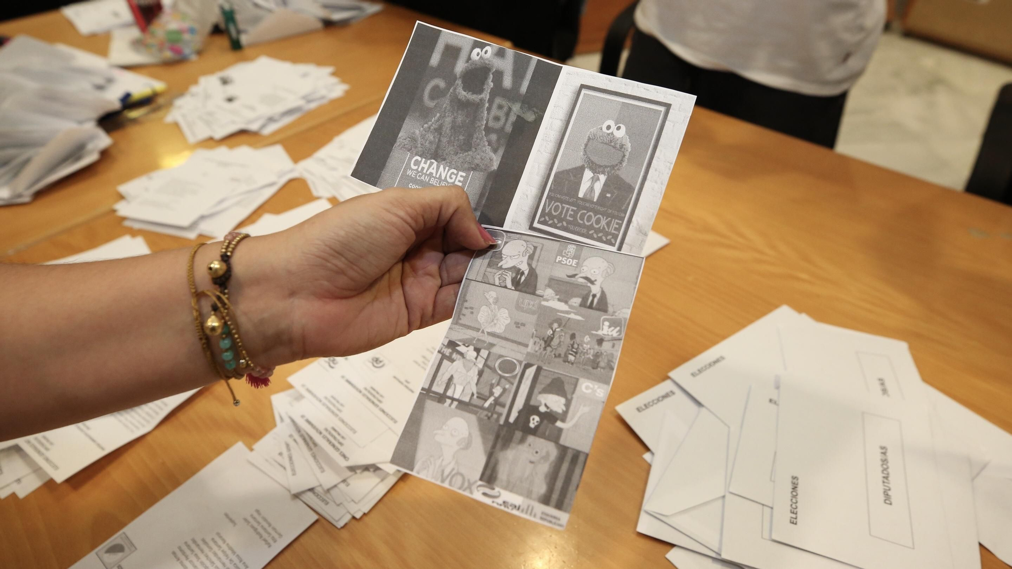 Papeleta de un voto nulo en el centro de día para mayores de La Isleta.