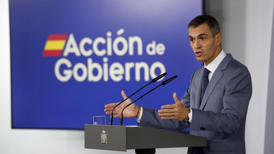El presidente del Gobierno, Pedro Sánchez, comparece en rueda de prensa tras la reunión del Consejo de Ministros, este martes en el Palacio de la Moncloa.