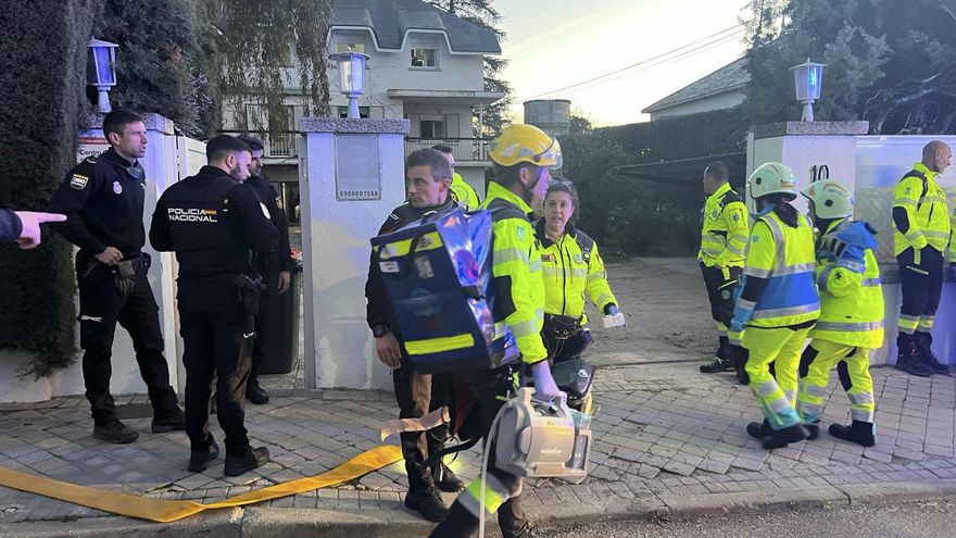 Dos mujeres han fallecido y otra permanece en estado crítico en un incendio registrado este domingo en una residencia de ancianos en el distrito madrileño de Aravaca, ha informado Emergencias Madrid. Según la fuente, en el incendio, cuyo aviso se ha recibido sobre las siete de la mañana, otras diez personas con heridas leves han sido trasladadas a hospitales. EFE/ Emergencias Madrid SOLO USO EDITORIAL/SOLO DISPONIBLE PARA ILUSTRAR LA NOTICIA QUE ACOMPAÑA (CRÉDITO OBLIGATORIO)