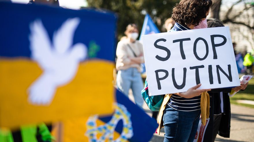 Imagen de una manifestación contra la guerra en Ucrania.
