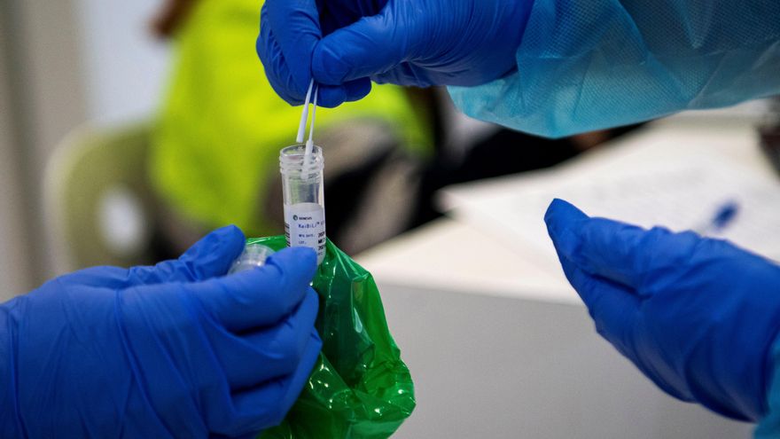 Más de 370 afectados por los 67 brotes registrados en la última semana en Canarias