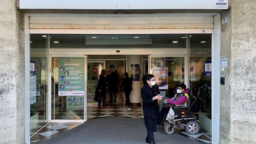 Euskadi elimina mamparas, precintos y sectores en sus centros de salud pero mantendrá una franja para pacientes con "síntomas respiratorios"