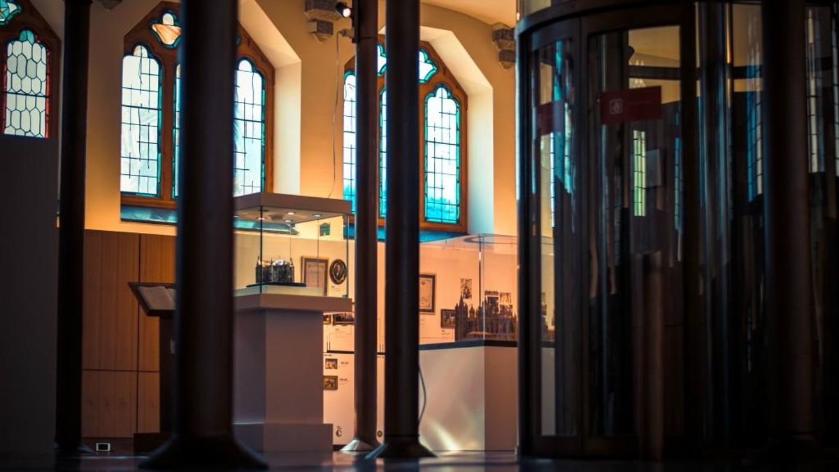Interior de la Casa Botines de Gaudí en León capital.