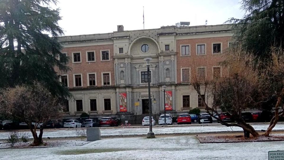 El edificio del CSIC (Chamartín) durante la mañana de nieve en Madrid