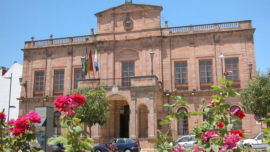 #Linaresnoserinde: el cierre del Corte Inglés levanta a Linares para hacer oír sus reivindicaciones históricas