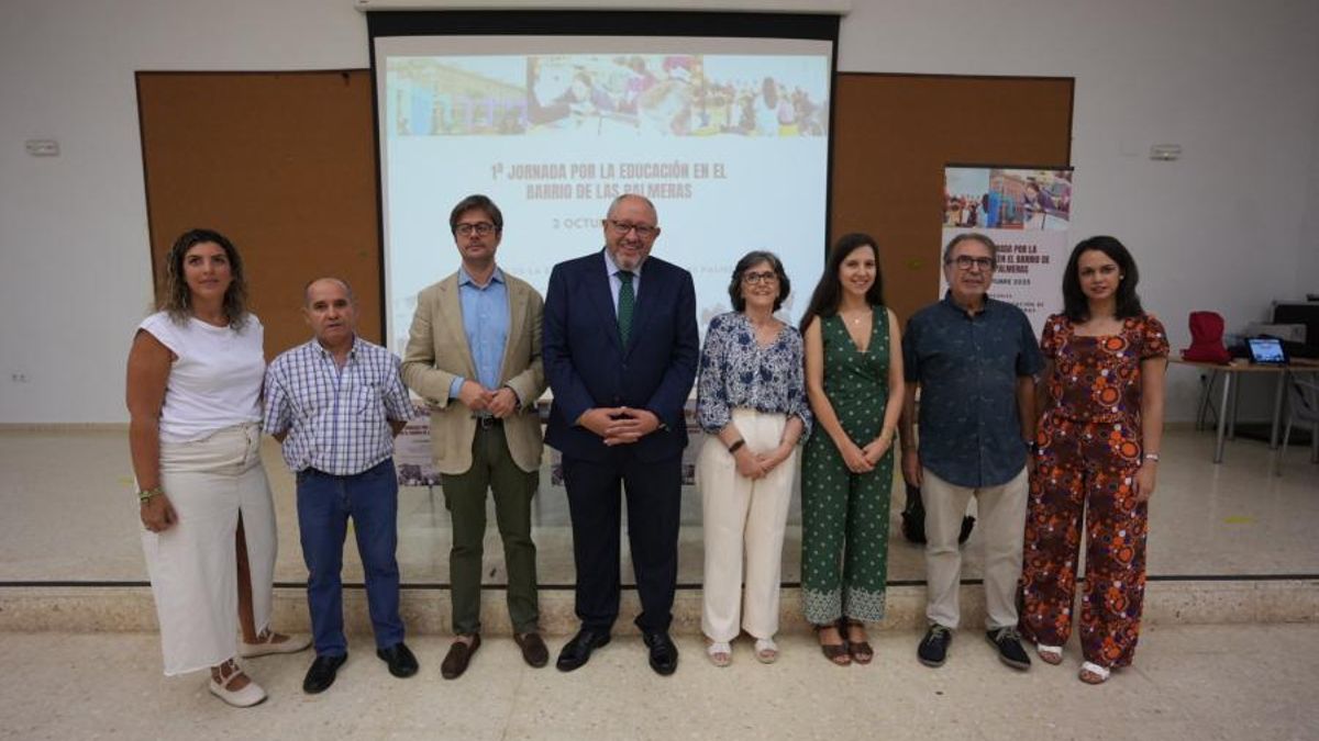 Impulsores de la jornada y autoridades educativas presentes en la inauguración.