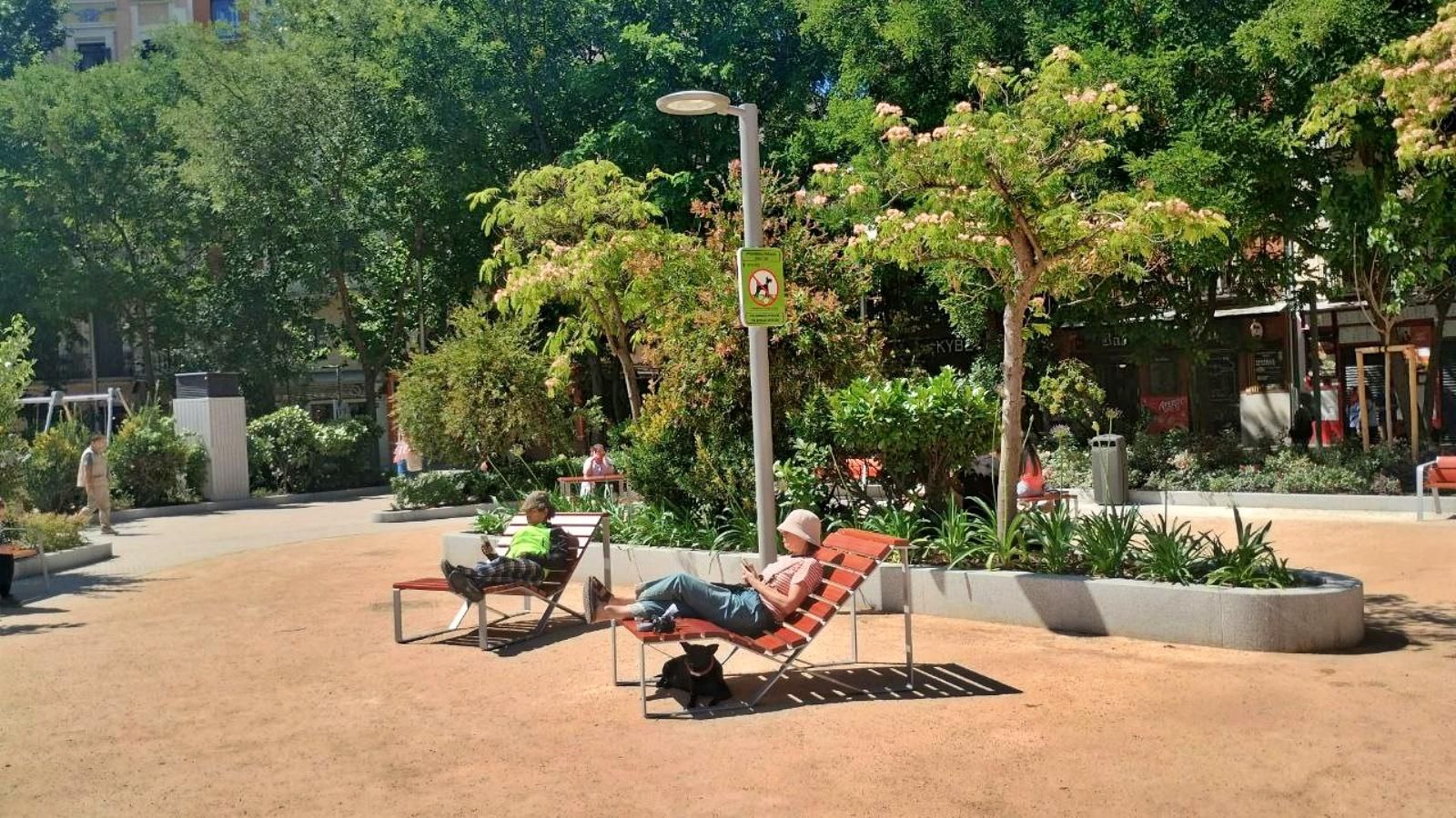 Recorrido foto a foto por la renovada plaza de Olavide