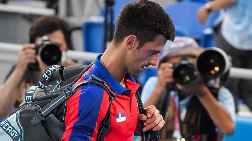 Francia da marcha atrás y Djokovic tampoco podrá participar en Roland Garros