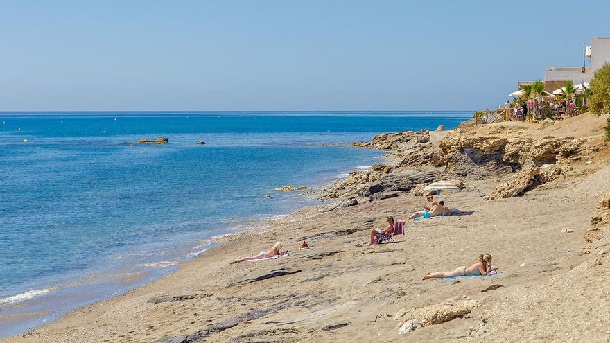 Las cinco playas andaluzas que recuperan este verano la bandera azul