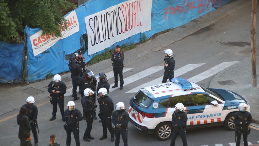 La policía desaloja los asentamientos del barrio de Vallcarca de Barcelona