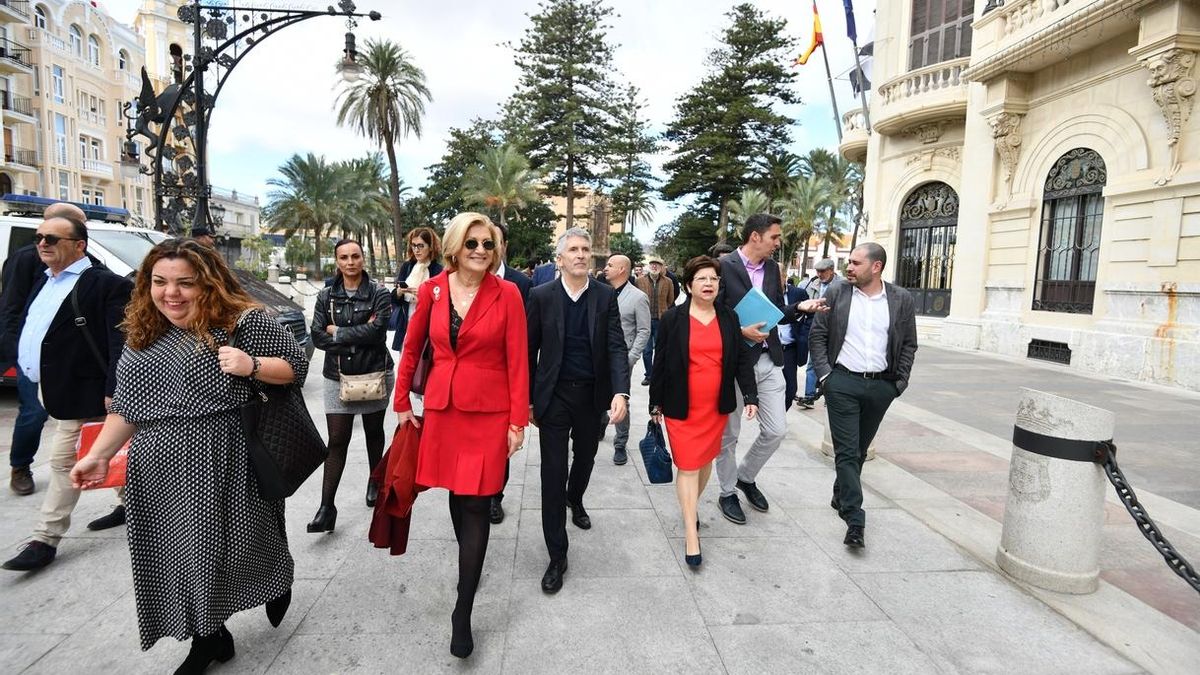Marlaska descarta llevar el Ejército a la frontera de Ceuta y dice que la retirada de concertinas empezará "en 2019"