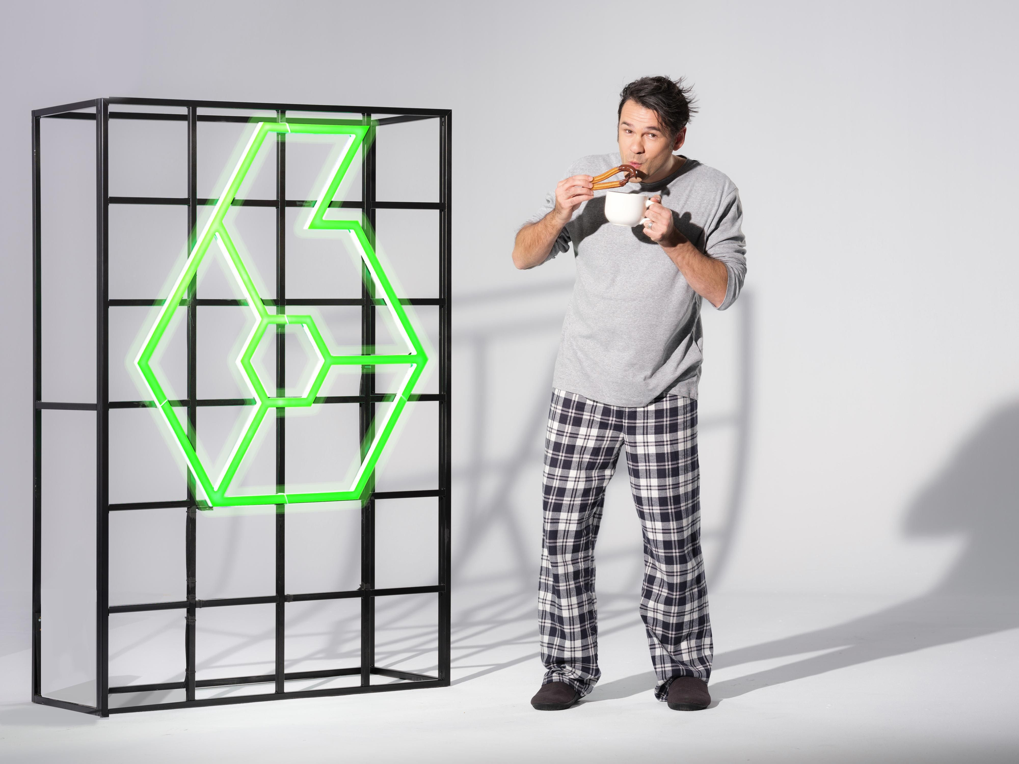 Iñaki López, en pijama y con los churros para las Campanadas de La Sexta